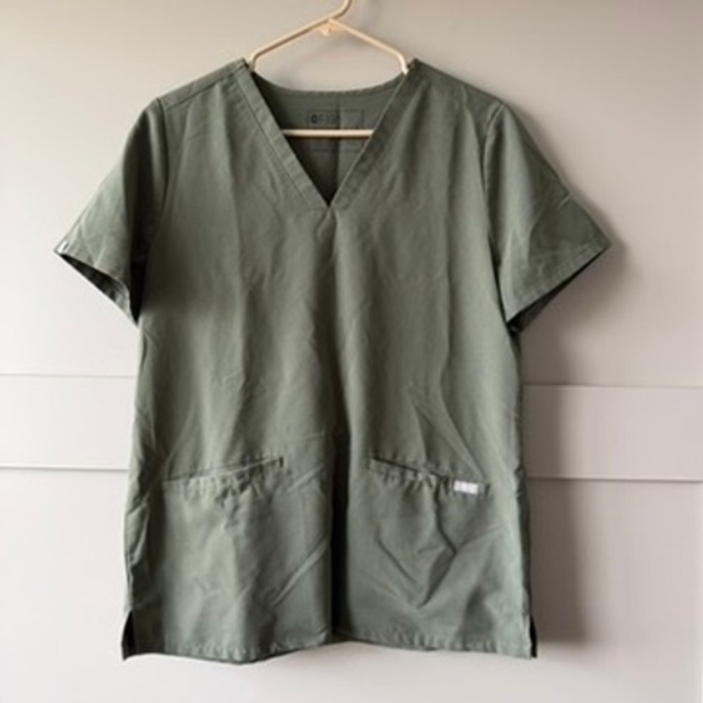 FIGS Casma Scrub Top Womens M Olive Green V Neck 3 Pocket FIONx